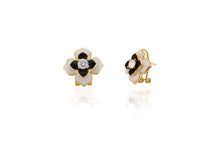 Load image into Gallery viewer, Earrings Black &amp; White Flowers
